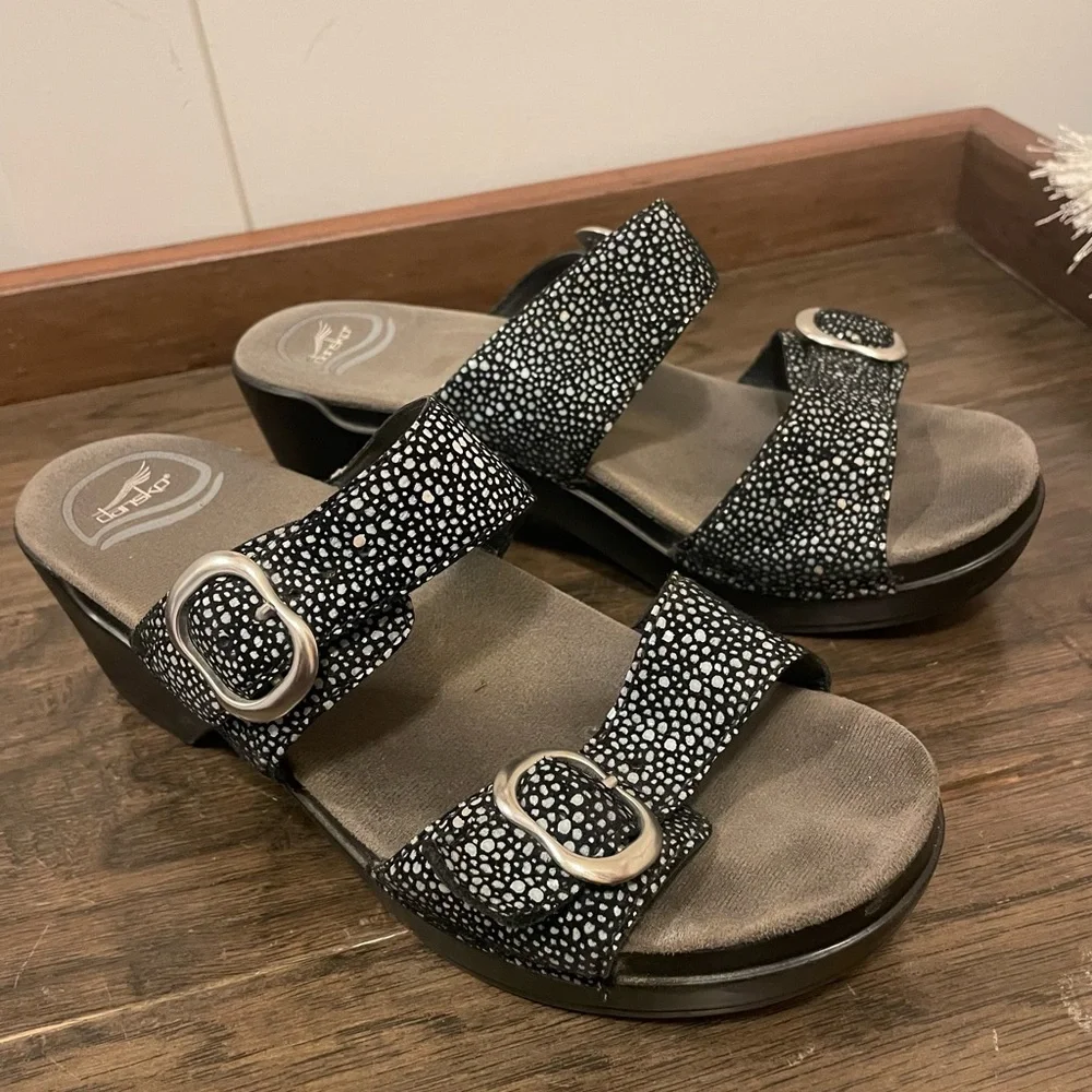 Dansko Women’s Sophie Black Metallic Leather Sandals - 38